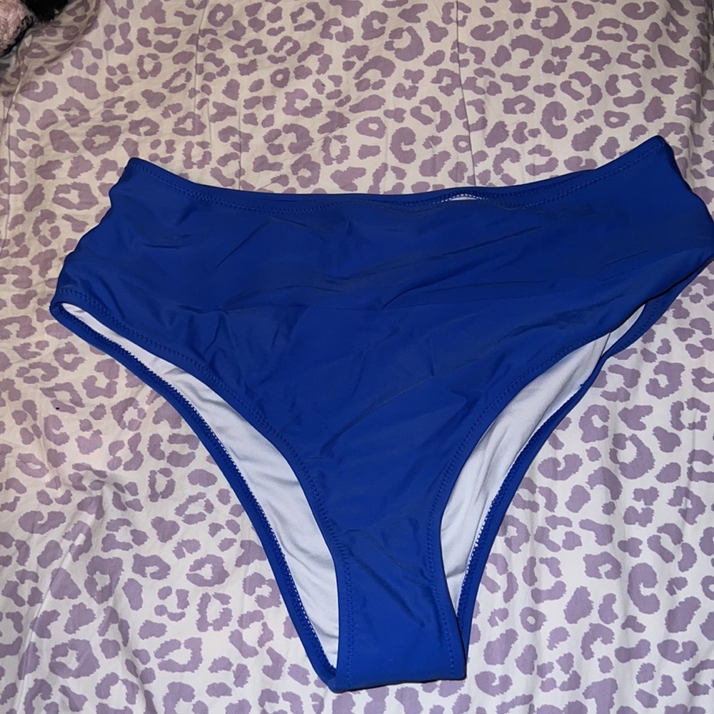 Blue bikini - Picture 3 of 4